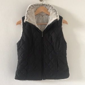 Reversible quilted winter vest with faux fur